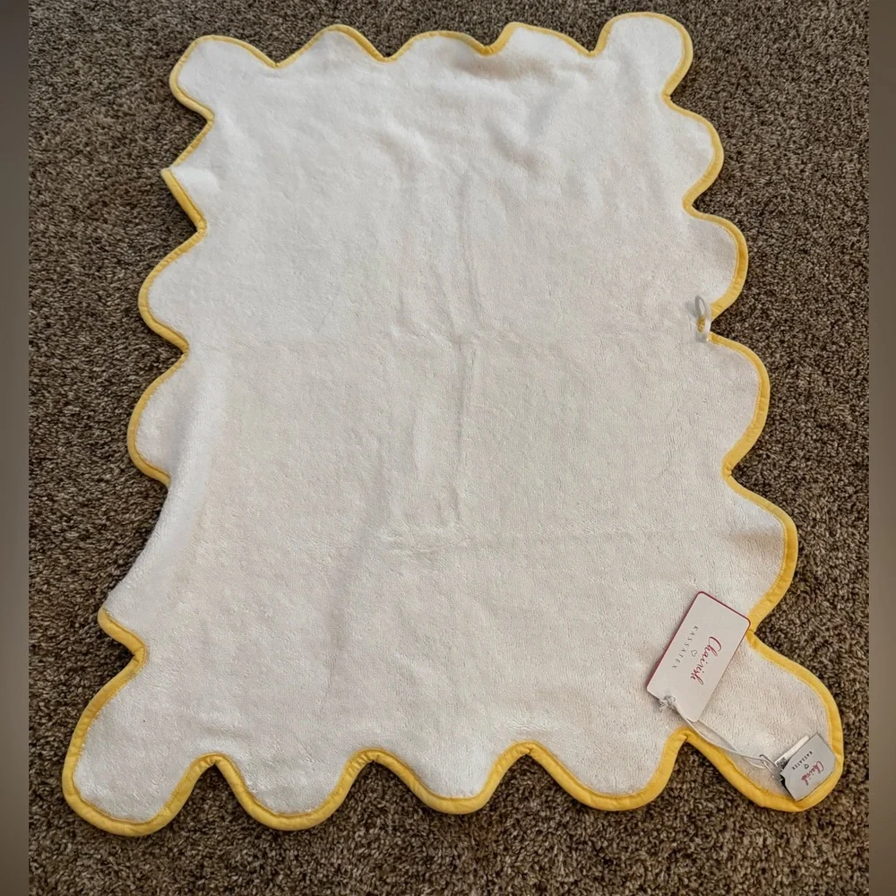 Kassatex Chairish Scallop Edge Towel Collection - Hand Towel NWT Yellow White